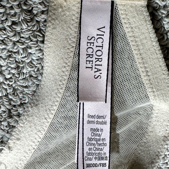 Victoria’s Secret 38DDD Lined Demi Bra - Picture 4 of 6